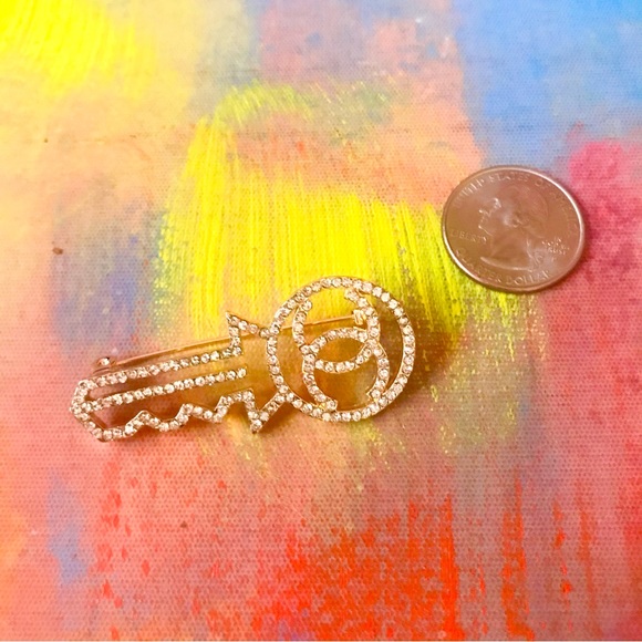 FabulouslyFitted | Key To Your Heart Diamond Rhinestone Brooch - Picture 5 of 7